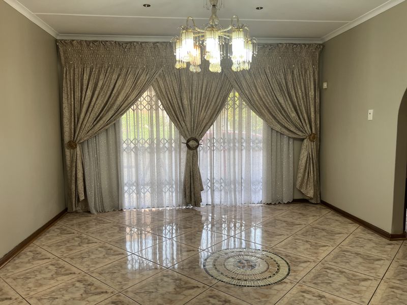 Refined 3 Bedroom Family Rental in Dunveria-Rent in Style Today Own It Tomorrow!!! - Photo 3