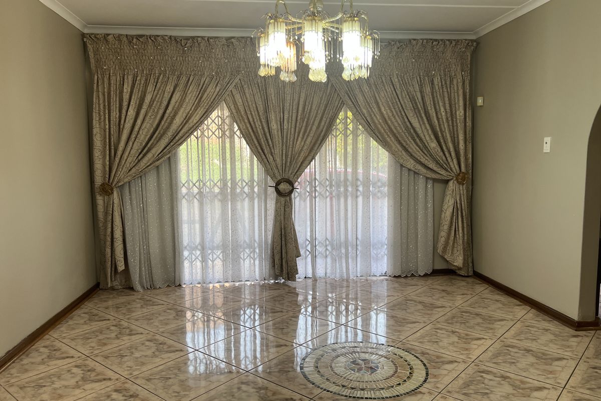 Refined 3 Bedroom Family Rental in Dunveria-Rent in Style Today Own It Tomorrow!!! - Photo 3