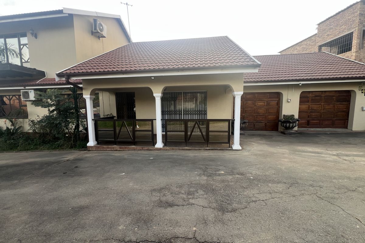 Refined 3 Bedroom Family Rental in Dunveria-Rent in Style Today Own It Tomorrow!!! - Photo 2