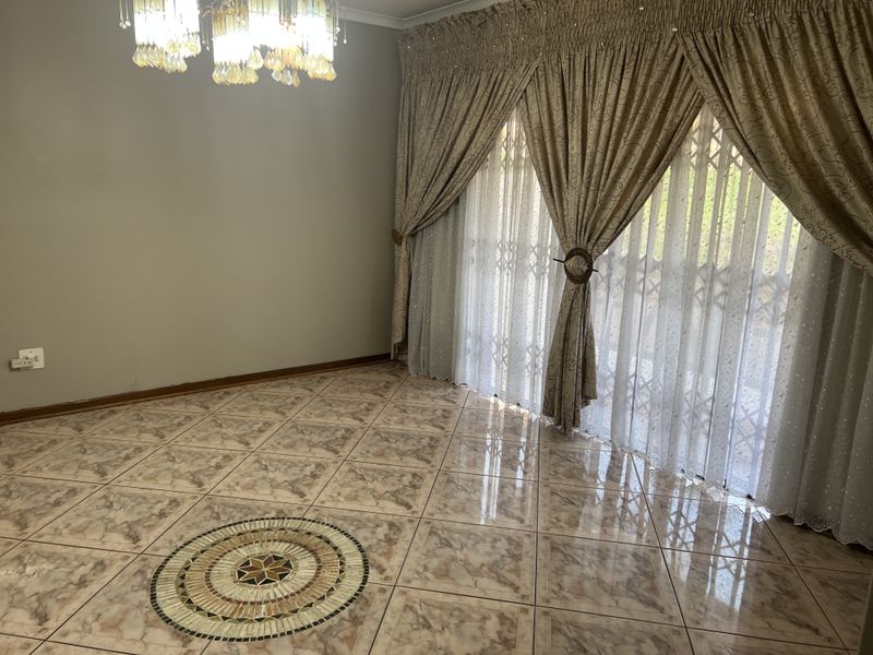 Refined 3 Bedroom Family Rental in Dunveria-Rent in Style Today Own It Tomorrow!!! - Photo 4