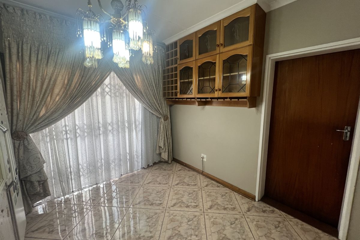 Refined 3 Bedroom Family Rental in Dunveria-Rent in Style Today Own It Tomorrow!!! - Photo 5