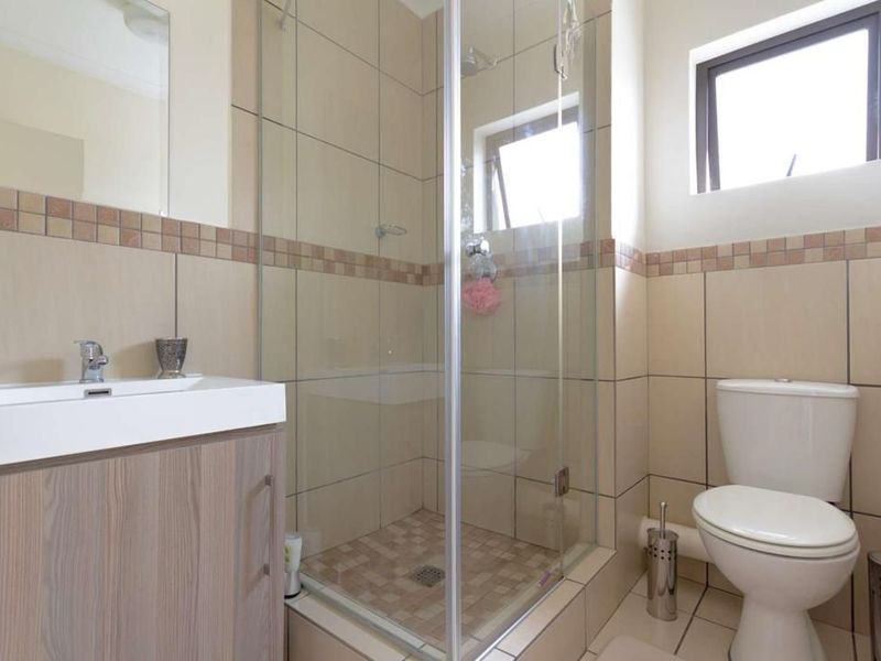 Immaculate 3 bedroom Apartment for Sale in Barbeque Downs, Midrand - Photo 9