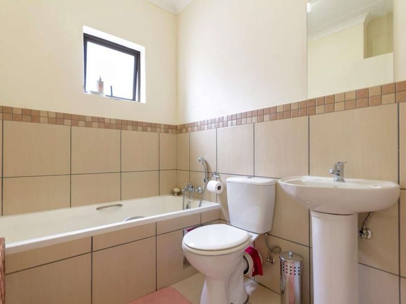 Immaculate 3 bedroom Apartment for Sale in Barbeque Downs, Midrand - Photo 10