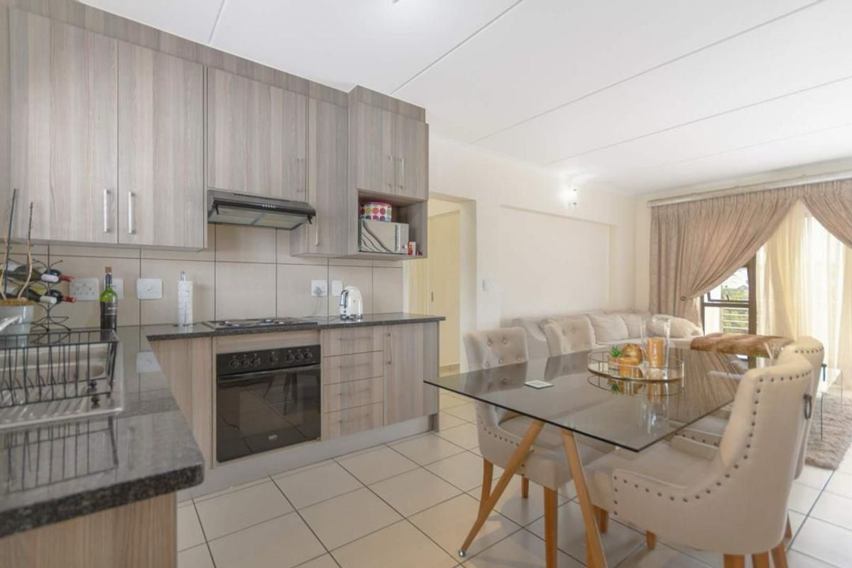 Immaculate 3 bedroom Apartment for Sale in Barbeque Downs, Midrand - Photo 3
