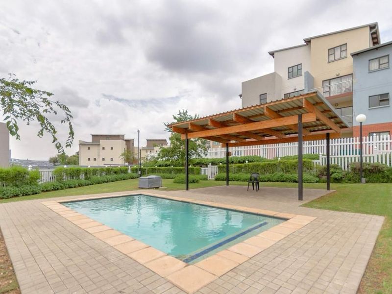 Immaculate 3 bedroom Apartment for Sale in Barbeque Downs, Midrand - Photo 5