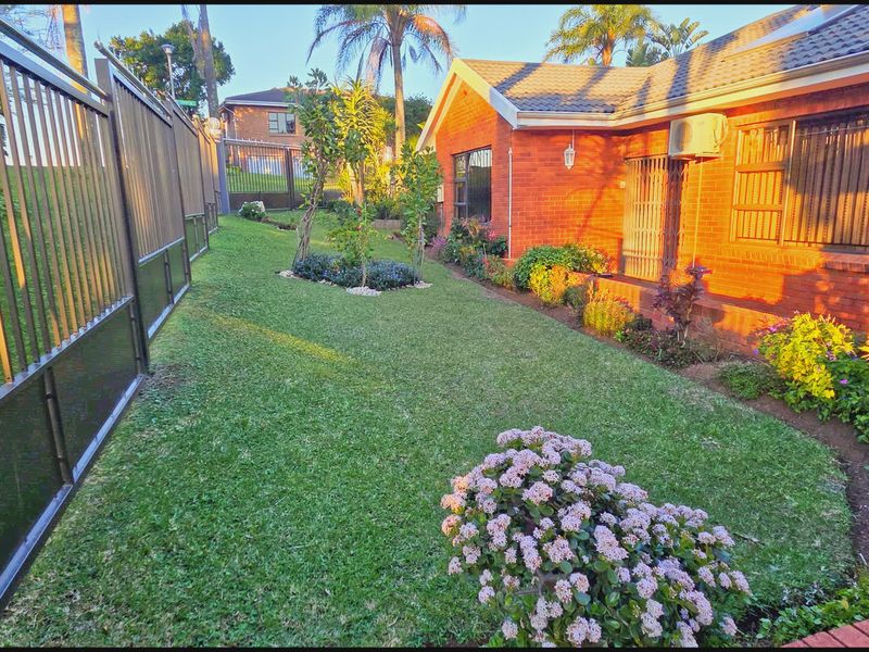 An entertainer’s dream home in prestigious Orient Heights - Photo 7