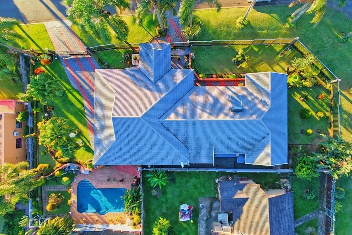 An entertainer’s dream home in prestigious Orient Heights - Photo 2
