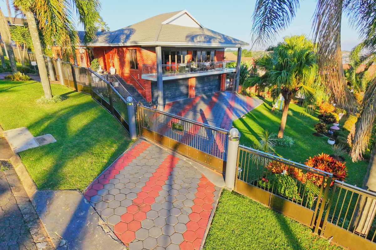 An entertainer’s dream home in prestigious Orient Heights - Photo 3