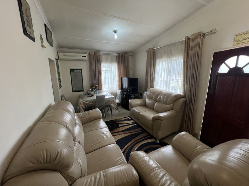 Immaculate 3-bedroom  home for sale in Newholmes — your dream awaits! - Photo 6