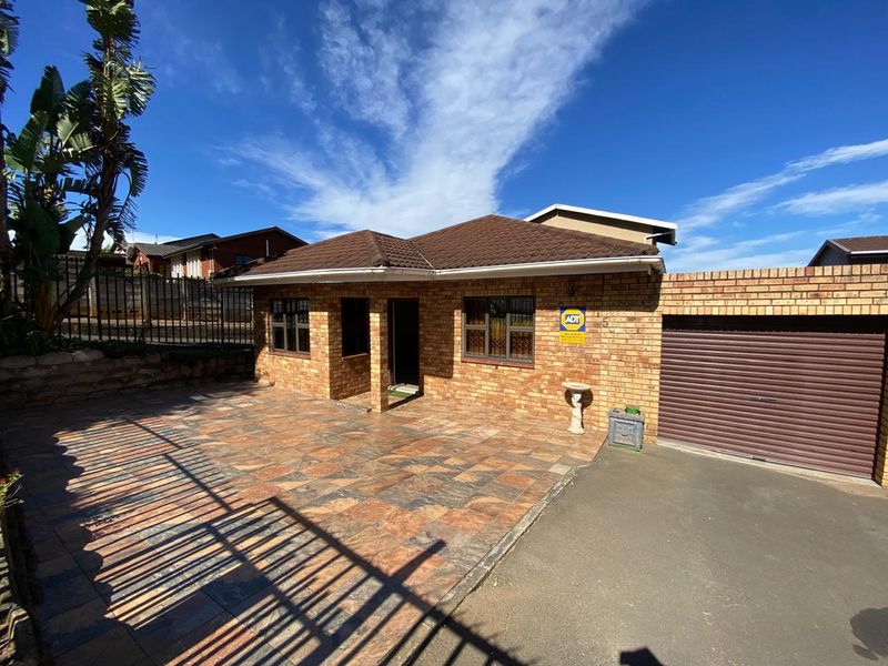 Four Bedroom Home in Bakerville Heights - Modern Living with a Touch of Luxury!!! - Photo 1