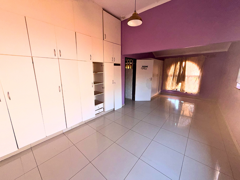 Exceptional Five Bedroom Home With Dual Income Appeal For Sale in Chasedene!!! - Photo 8