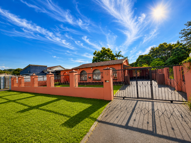 Exceptional Five Bedroom Home With Dual Income Appeal For Sale in Chasedene!!! - Photo 1