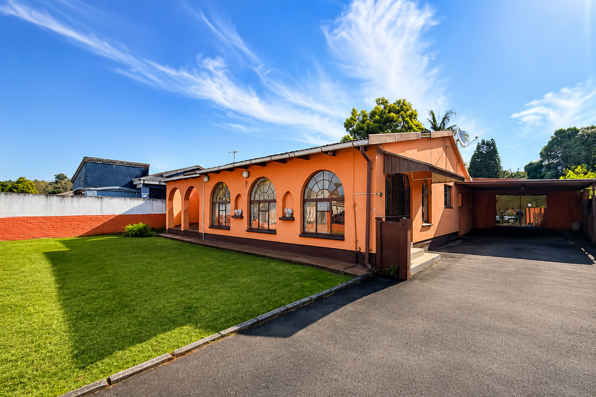 Exceptional Five Bedroom Home With Dual Income Appeal For Sale in Chasedene!!! - Photo 2