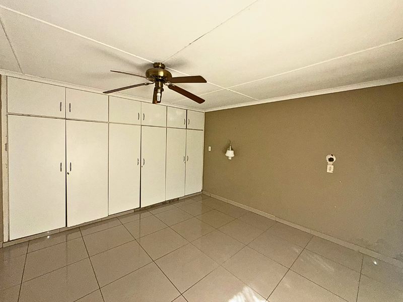 Exceptional Five Bedroom Home With Dual Income Appeal For Sale in Chasedene!!! - Photo 10
