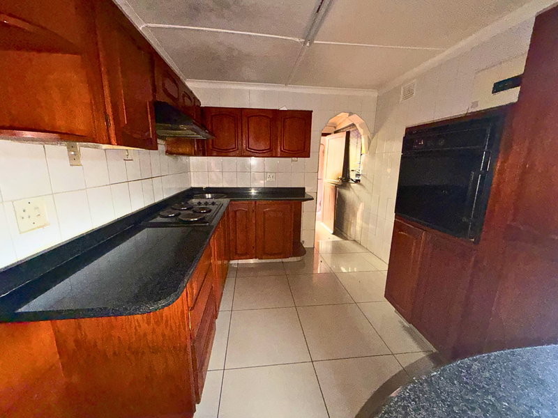 Exceptional Five Bedroom Home With Dual Income Appeal For Sale in Chasedene!!! - Photo 5