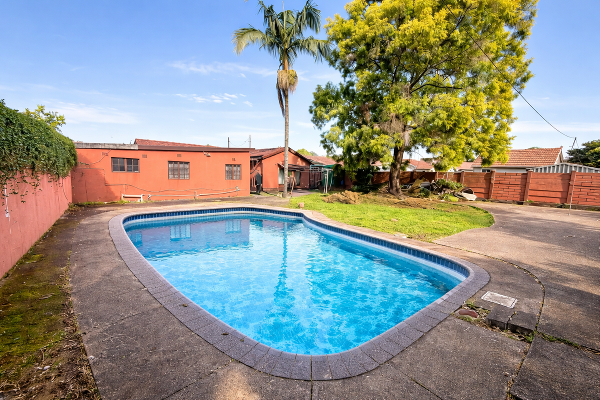 Exceptional Five Bedroom Home With Dual Income Appeal For Sale in Chasedene!!! - Photo 3