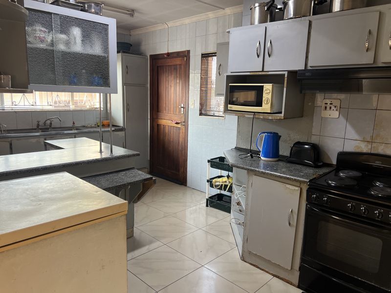 Stunning 4 bedroom family home for sale in the sort after suburb of Northdale!!! - Photo 9