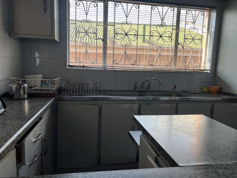 Stunning 4 bedroom family home for sale in the sort after suburb of Northdale!!! - Photo 8