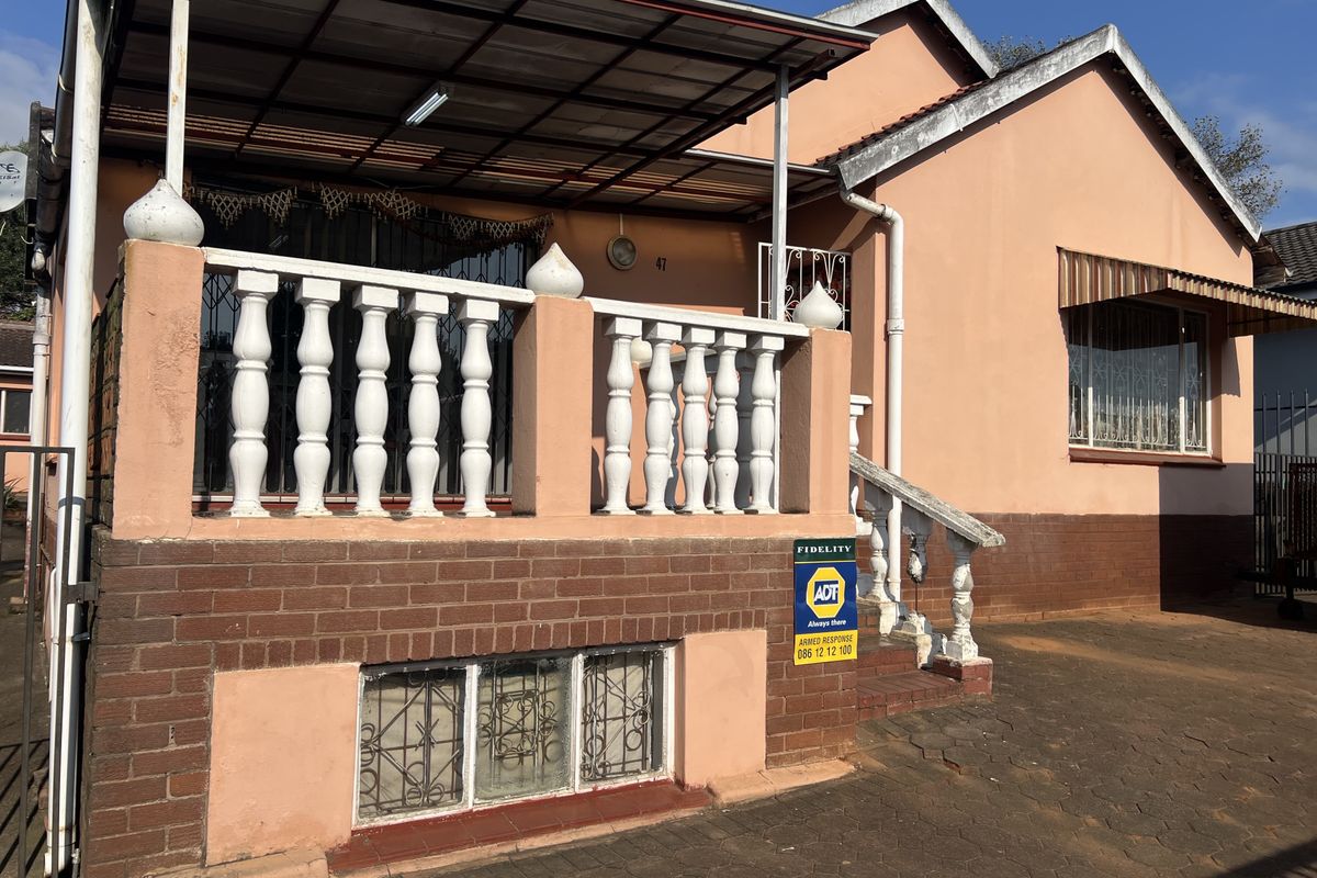 Stunning 4 bedroom family home for sale in the sort after suburb of Northdale!!! - Photo 2