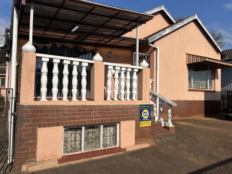 Stunning 4 bedroom family home for sale in the sort after suburb of Northdale!!! - Photo 2