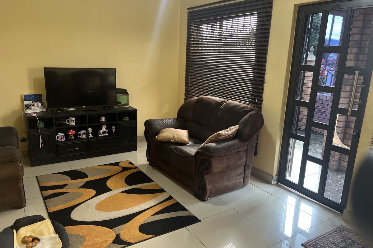 Charmimg 3 bedroom home for sale in Northdale!!! - Photo 3