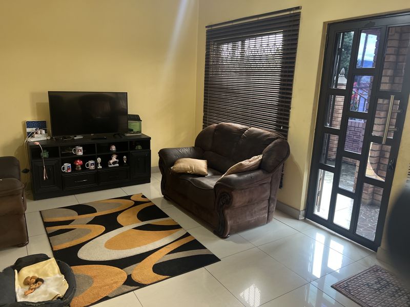 Charmimg 3 bedroom home for sale in Northdale!!! - Photo 3