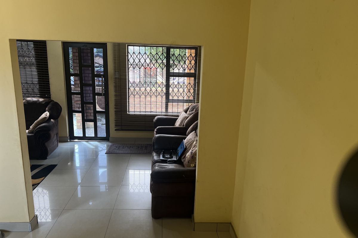 Charmimg 3 bedroom home for sale in Northdale!!! - Photo 5