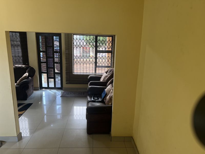 Charmimg 3 bedroom home for sale in Northdale!!! - Photo 5