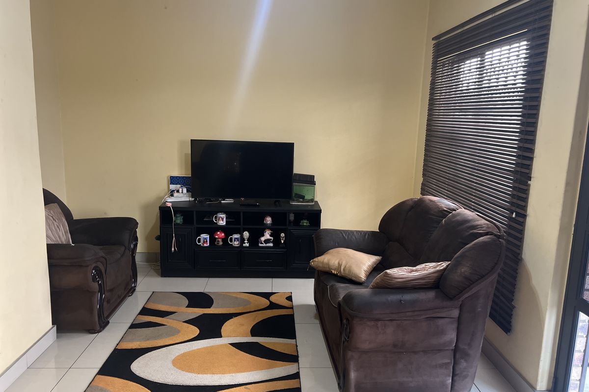 Charmimg 3 bedroom home for sale in Northdale!!! - Photo 2