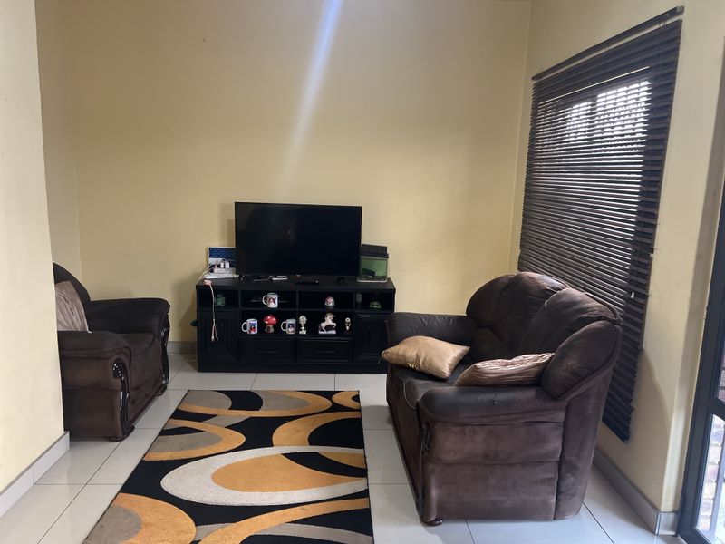 Charmimg 3 bedroom home for sale in Northdale!!! - Photo 2