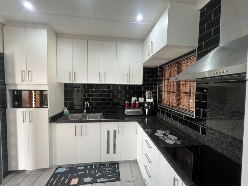 An Exceptional Home for sale in the sort after suburb of  Cleland!!! - Photo 5