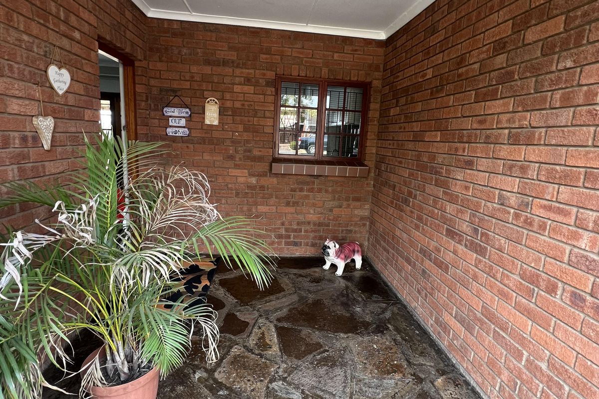 An Exceptional Home for sale in the sort after suburb of  Cleland!!! - Photo 2