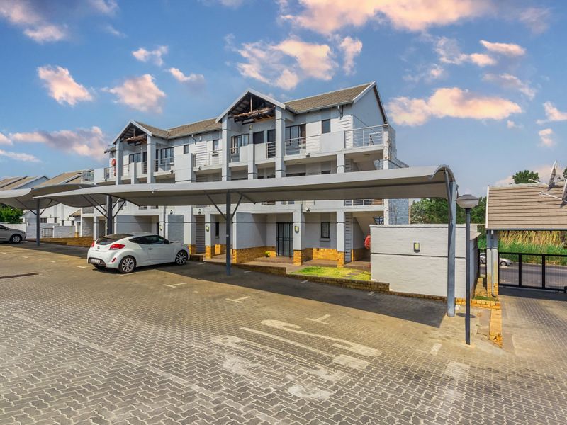 1 Bedroom Top floor Apartment for sale in Halfway Gardens Midrand - Photo 1
