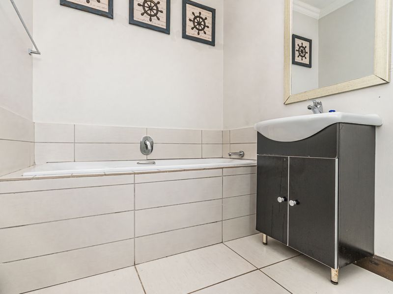 1 Bedroom Top floor Apartment for sale in Halfway Gardens Midrand - Photo 8