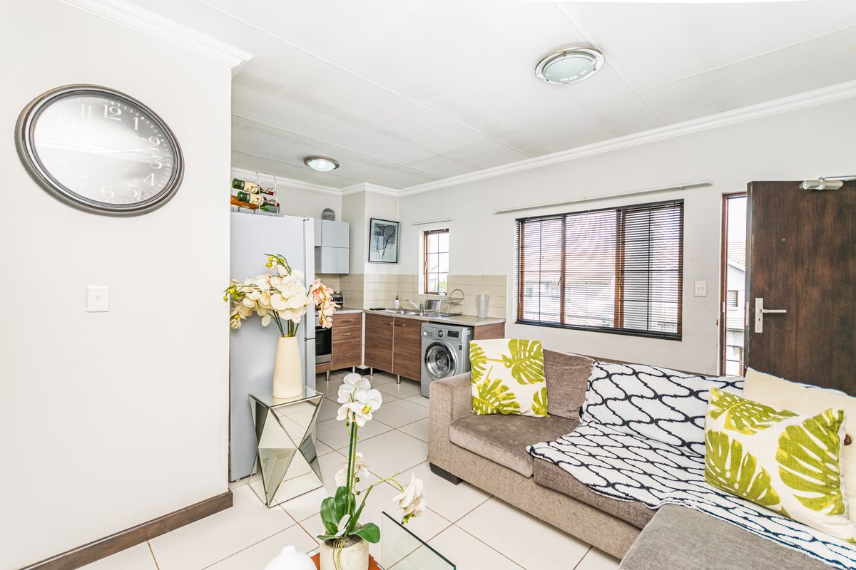1 Bedroom Top floor Apartment for sale in Halfway Gardens Midrand - Photo 2