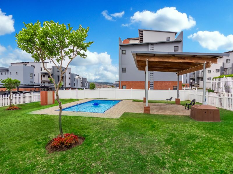 Two bedroom Two bathroom apartment for sale in Barbeque Downs, Midrand - Photo 1