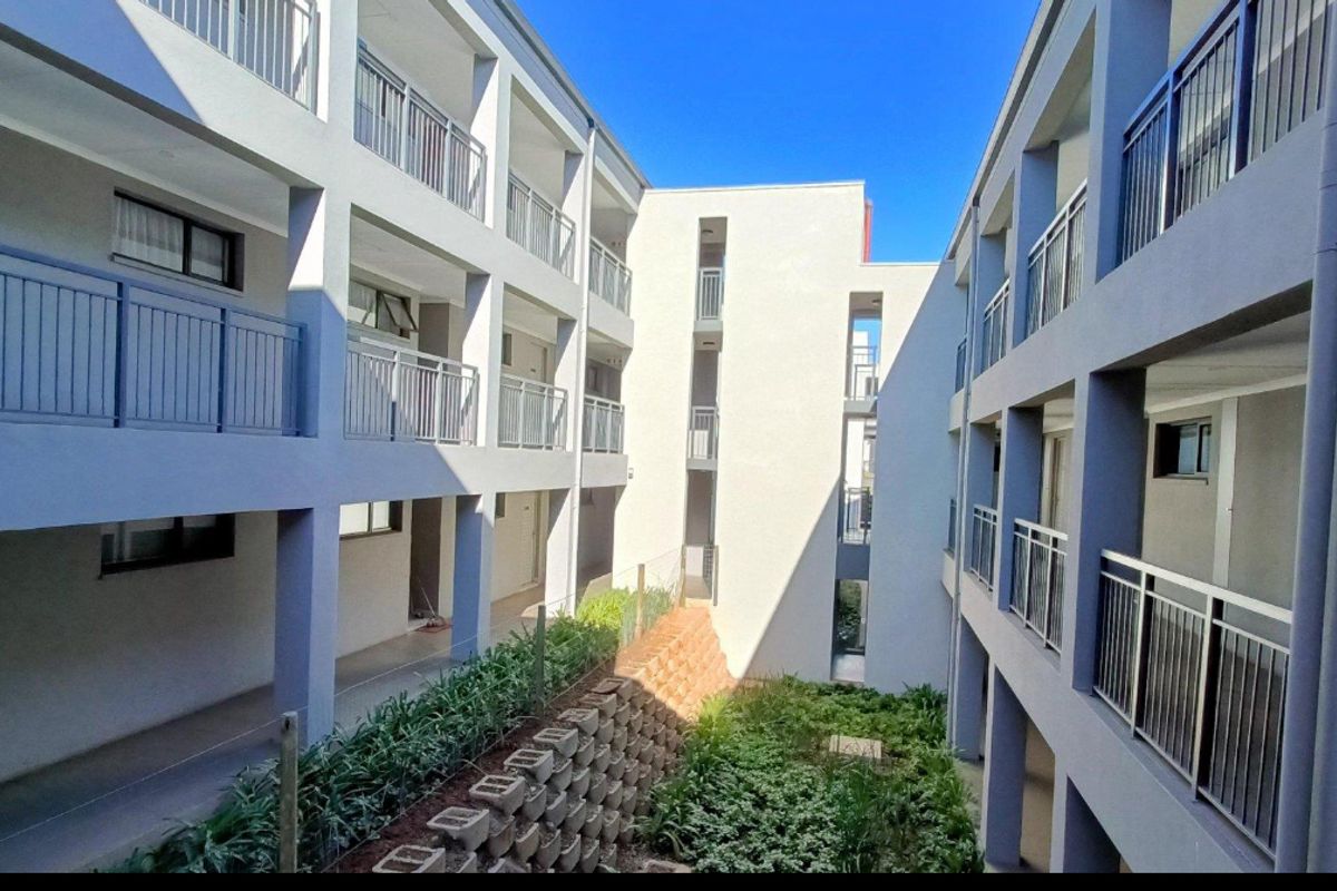 FLAT FOR SALE IN HESKETH ESTATE! - Photo 3