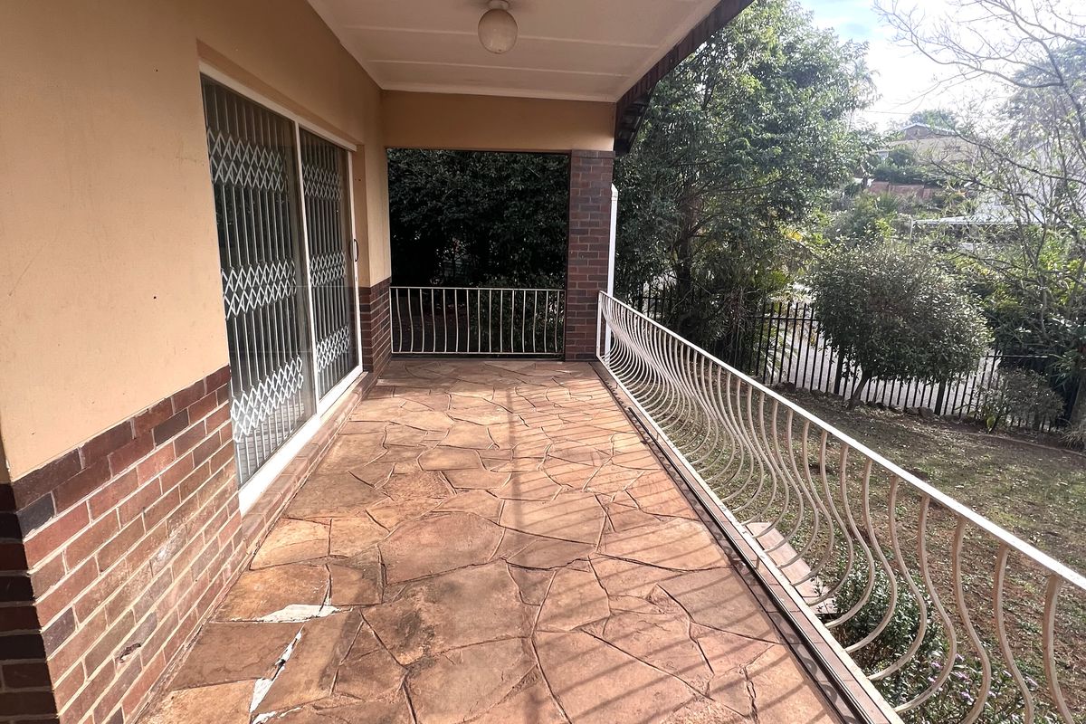 Why Rent, when you can own this spacious 4 bedroom home in Blackridge!!! - Photo 4