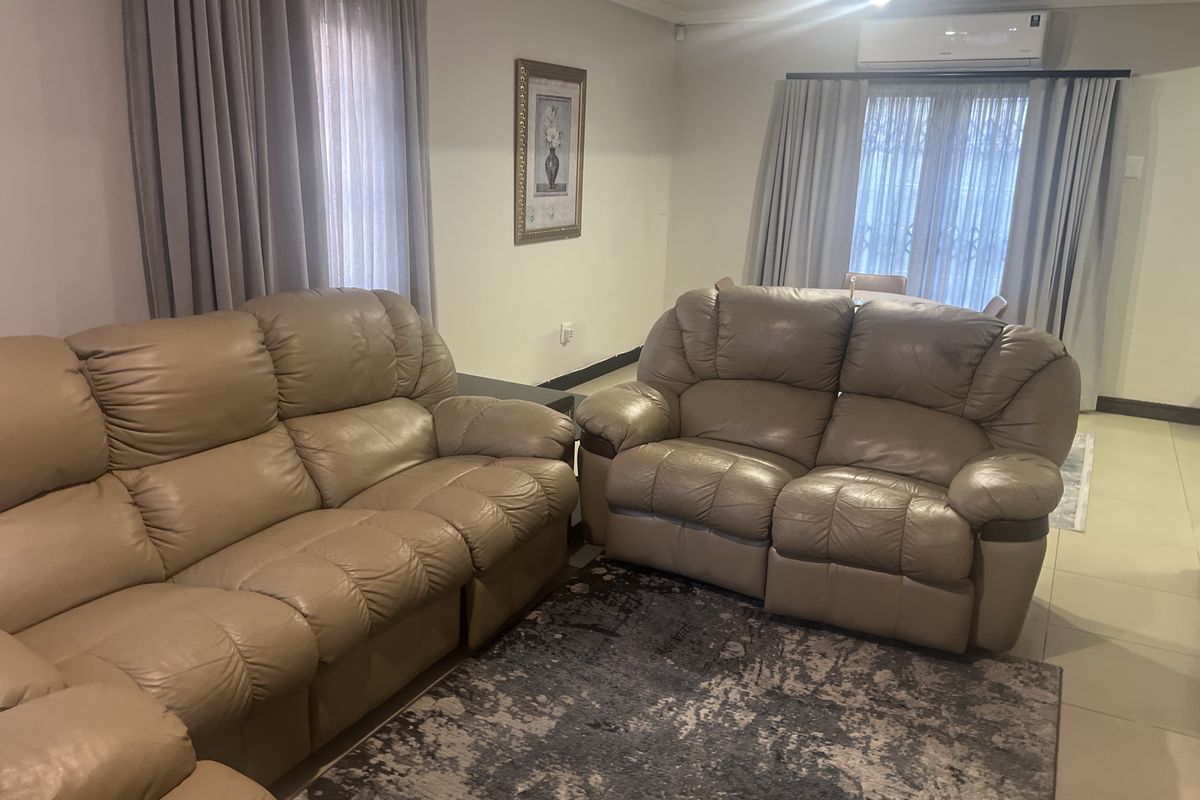 Family-Centric 3-Bedroom Home in a Gated Community!!! - Photo 5