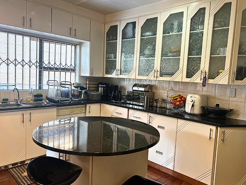 An Exceptional Family Home in the Heart of Allandale!!! - Photo 3