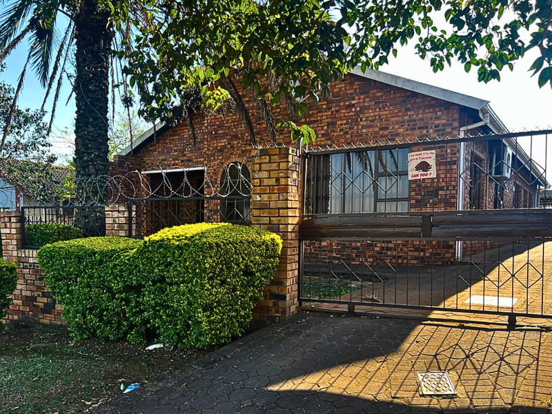 An Exceptional Family Home in the Heart of Allandale!!! - Photo 2