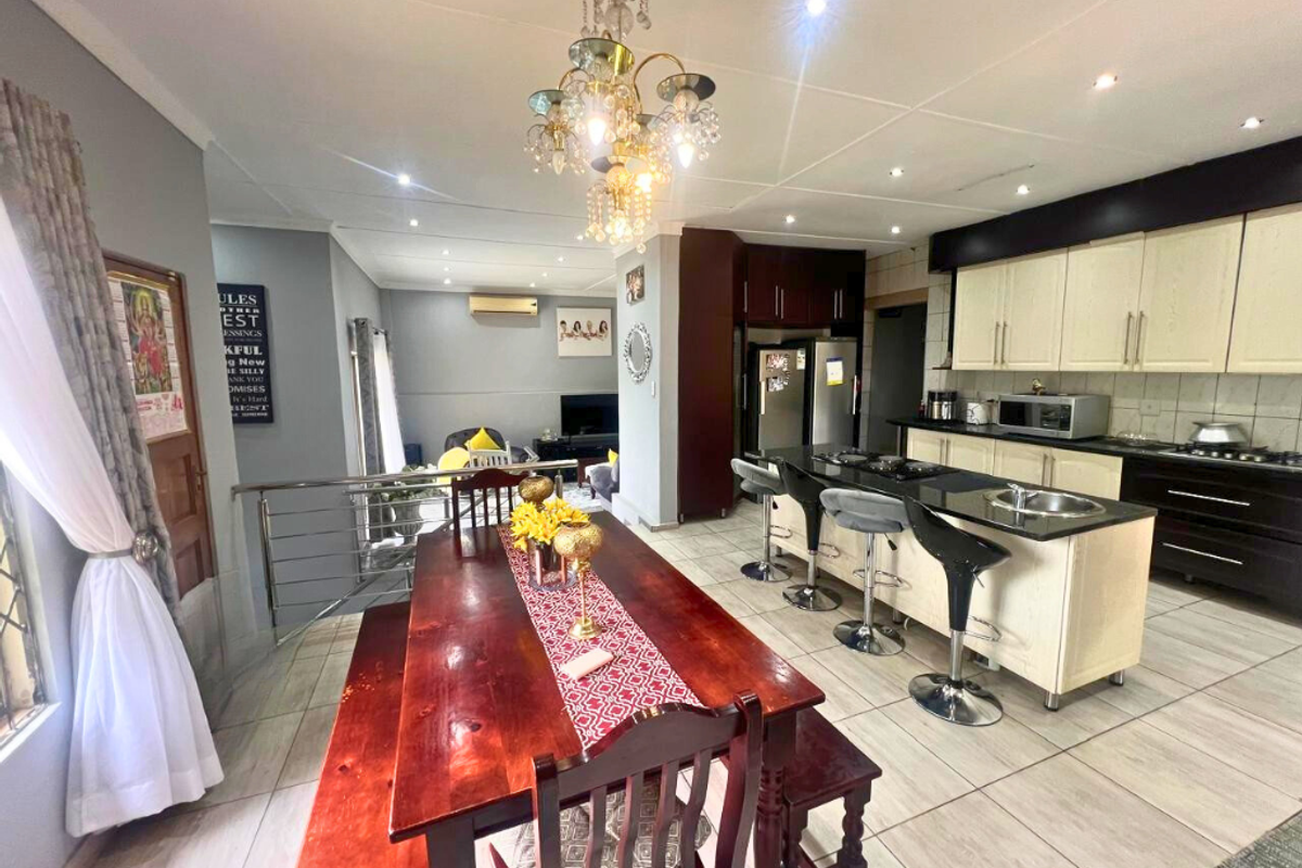 Live the lifestyle you deserve in this exquisite Raisethorpe residence!!! - Photo 2