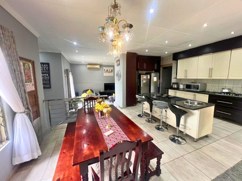 Live the lifestyle you deserve in this exquisite Raisethorpe residence!!! - Photo 2