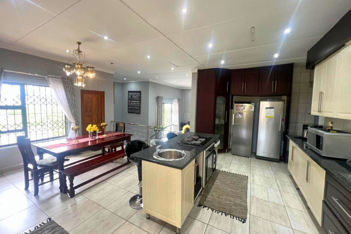 Live the lifestyle you deserve in this exquisite Raisethorpe residence!!! - Photo 4