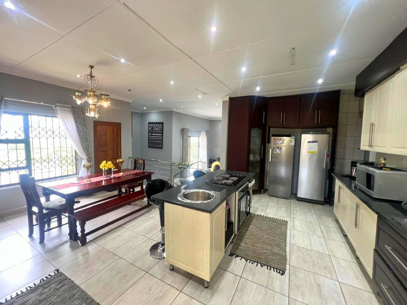 Live the lifestyle you deserve in this exquisite Raisethorpe residence!!! - Photo 4