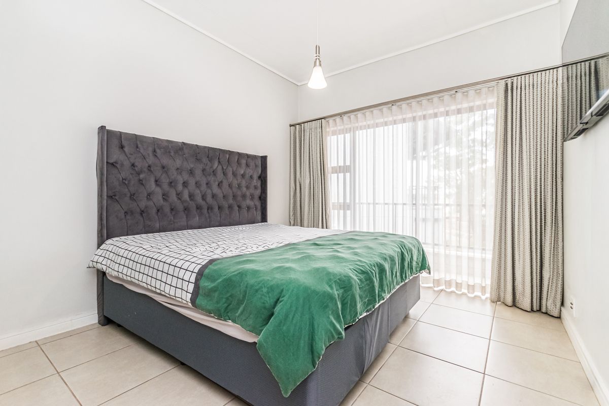 Immaculate 2 bedroom Penthouse Apartment for sale in Linbro Park, Sandton - Photo 4