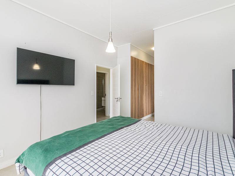 Immaculate 2 bedroom Penthouse Apartment for sale in Linbro Park, Sandton - Photo 8