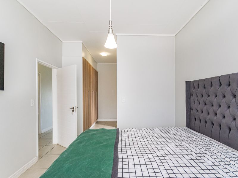 Immaculate 2 bedroom Penthouse Apartment for sale in Linbro Park, Sandton - Photo 7