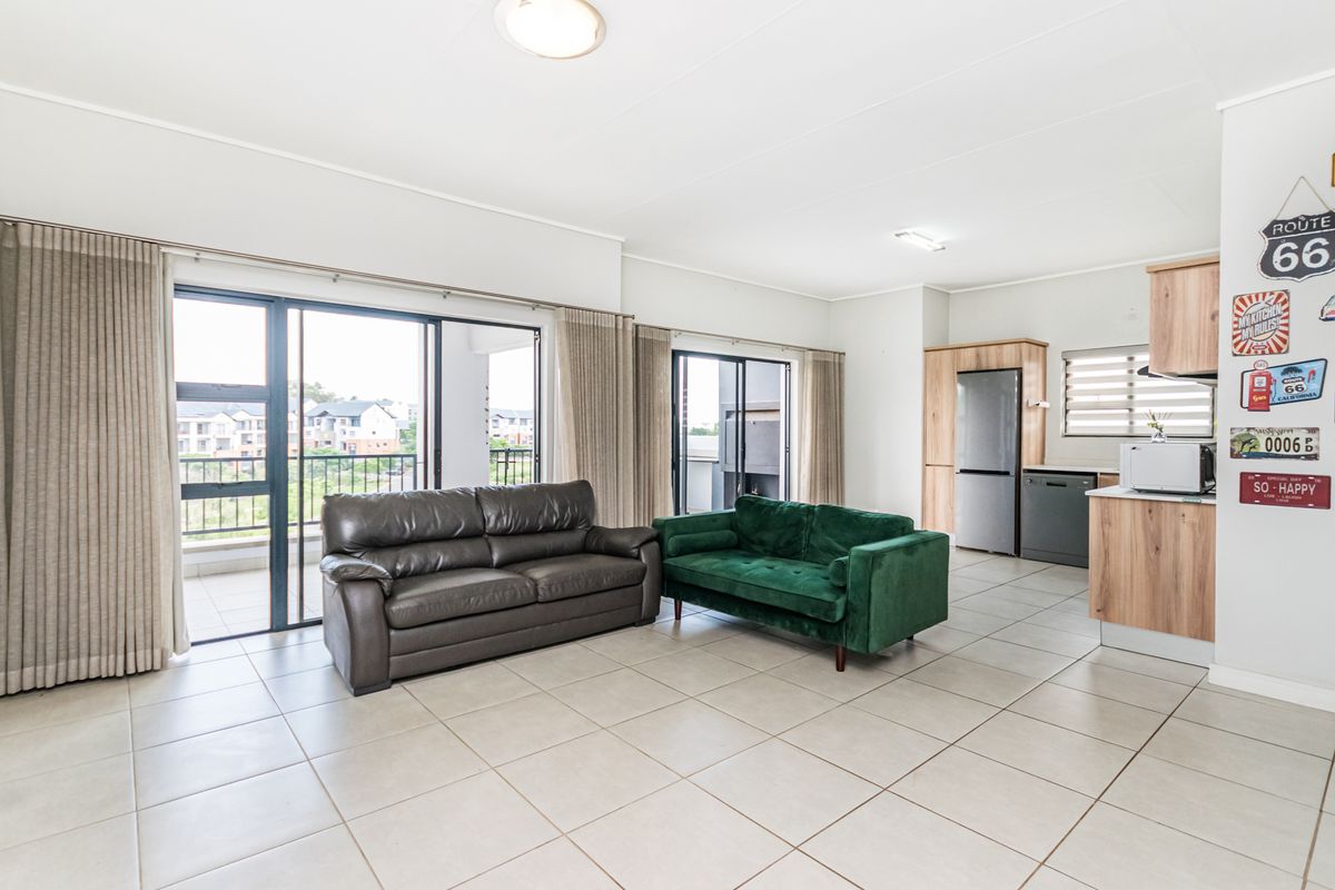 Immaculate 2 bedroom Penthouse Apartment for sale in Linbro Park, Sandton - Photo 3