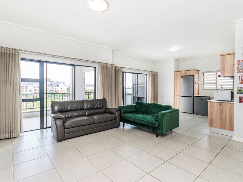 Immaculate 2 bedroom Penthouse Apartment for sale in Linbro Park, Sandton - Photo 3